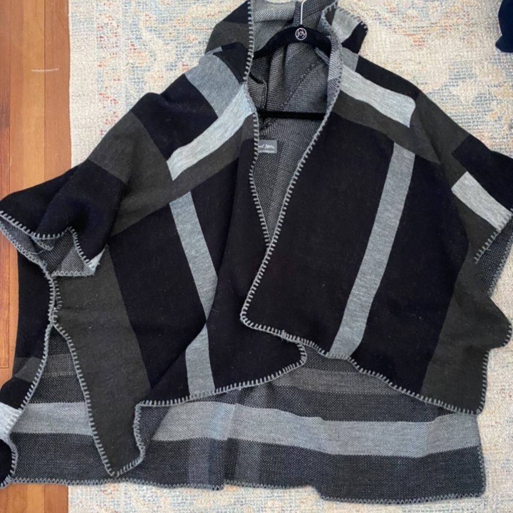 Michael stars poncho/cape